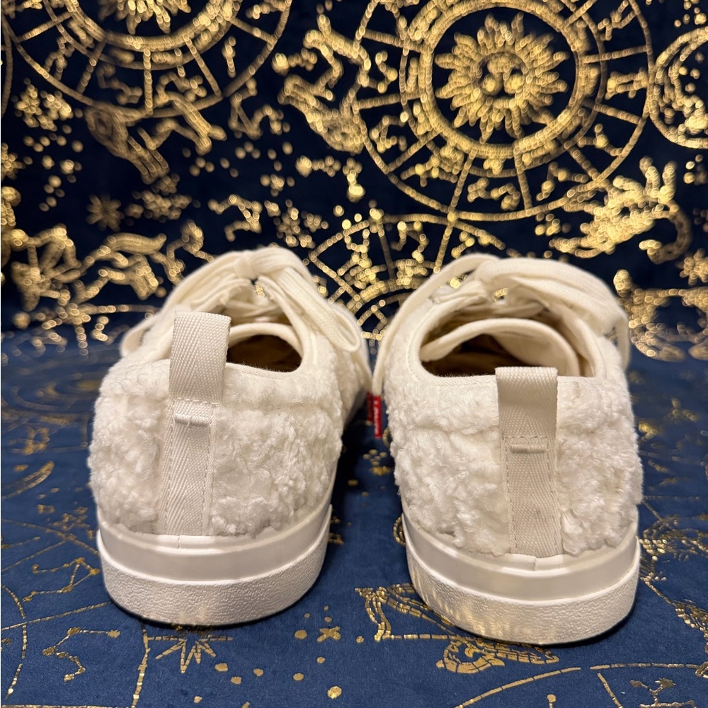 Levi's White Sherpa Plush Canvas Casual Cozy Low Top Lace Up Sneakers Size 9 - Picture 3 of 11